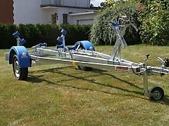 Neptun Navy Bootsanhänger für Boote von 310-550cm Länge 750 kg